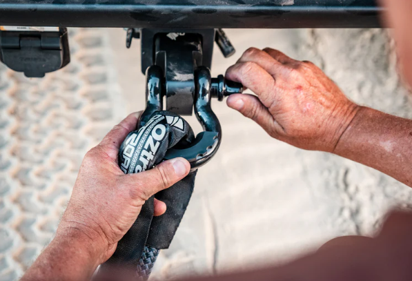 OZtrail Recovery Hitch & 4.75T Bow Shackle - Image 4